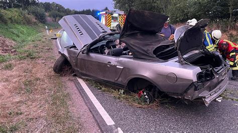 Thalfang Zwei Schwerverletzte auf der B 327 Auto neben Straße