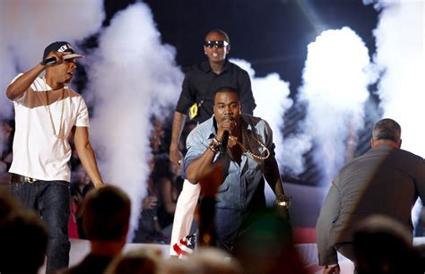 Jay-Z, Kanye West get surprise visitor on VMA stage - CBS News