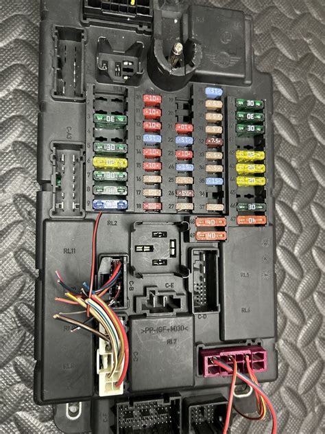 Mini Cooper S Turbo N R Pl Speg M Main Cabin Fuse Box Bcm Oem