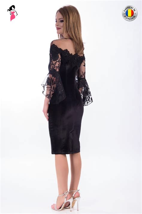 Rochie Din Catifea Si Broderie Fashionistas