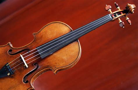 300-year-old Stradivarius violin stolen from musician