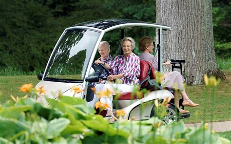 La famille royale grecque rejoint la famille royale danoise au château