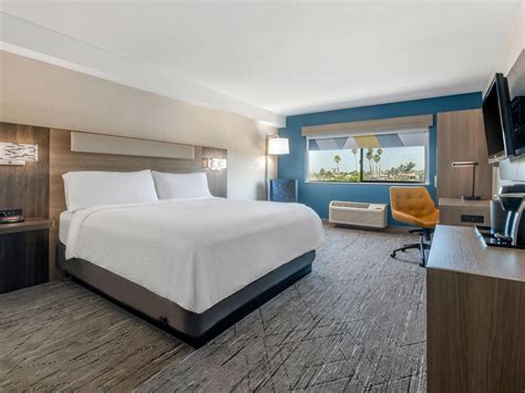 Hotel in National City | Holiday Inn Express San Diego South-National City