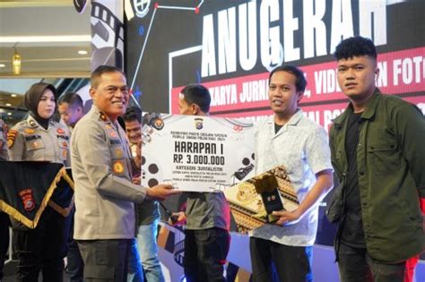 Kapolda Riau Irjen Pol Mohammad Iqbal Umumkan Pemenang Lomba Karya