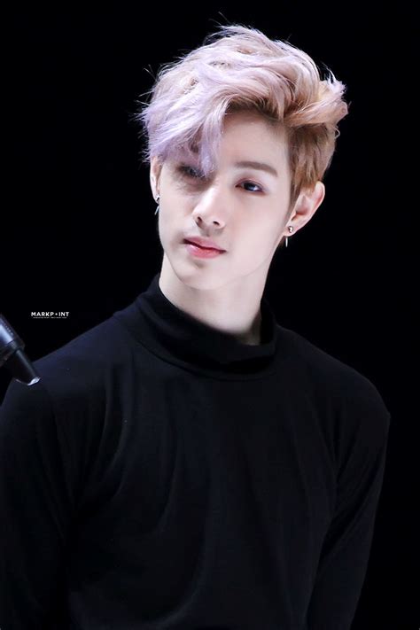 K-pop fans are obsessed with the haircut Korean for men look 12