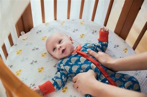 Mencegah Bayi Jatuh Dari Tempat Tidur