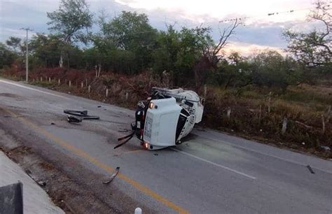 Vuelca Pipa Que Cargaba Gasolina Chofer Sale Ileso