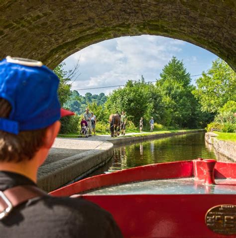 Canal boat holidays in Wales | Visit Wales