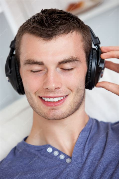 Premium Photo Handsome Man Listening To Music