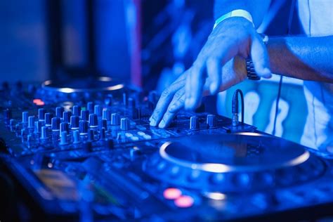 Comment Devenir DJ Professionnel En Partant De 0