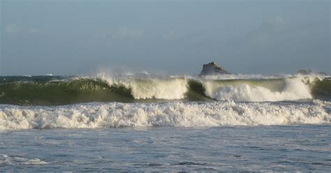 Pourquoi Les Vagues Roulent Elles Toujours Vers Le Rivage