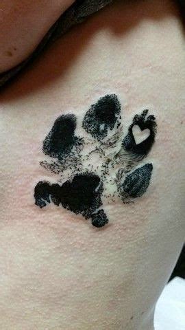 Tatuaje Patitas De Perro - Tatuajes de huellas de perro | Logia Tattoo ...