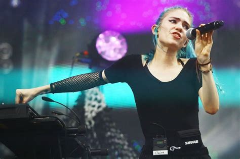 Grimes pubblicherà nuova musica entro questo fine settimana Deer Waves