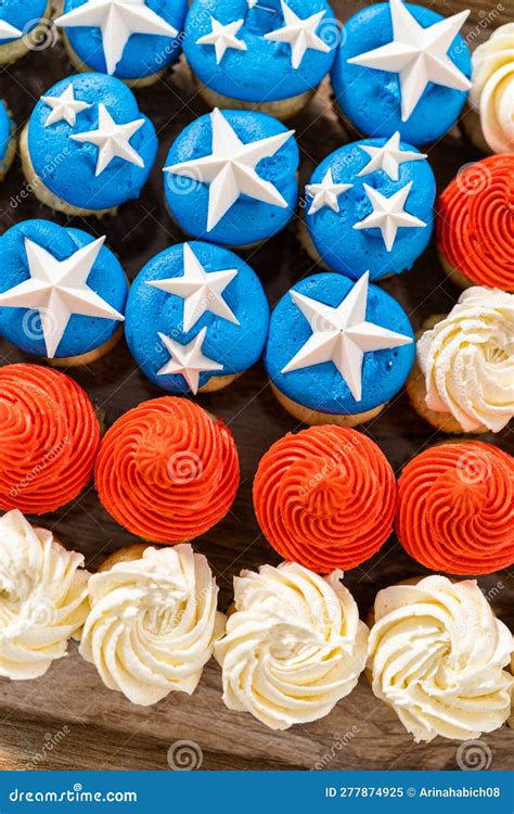 American Flag Mini Cupcakes Stock Image - Image of dessert, food: 277874925