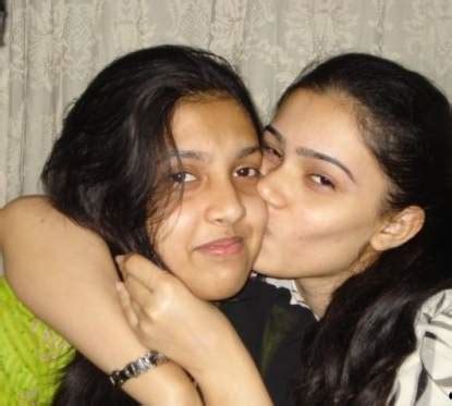 Dayhotphotos Nri Pakistani Collage Girls Lesbian Kissing In