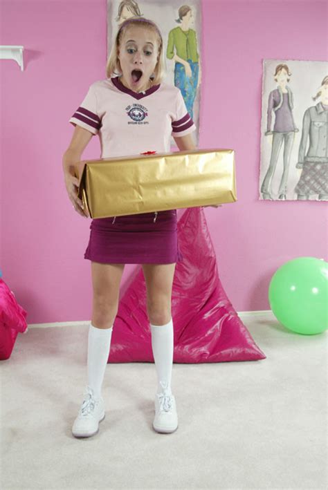 Amanda Shows Her Naughty Side Porn Pictures XXX Photos Sex Images