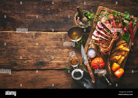 Steak on a braai hi-res stock photography and images - Alamy