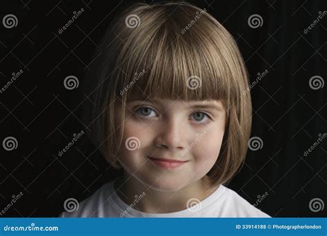 Sourire Mignon De Petite Fille Photo Stock Image Du Confiant Mignon