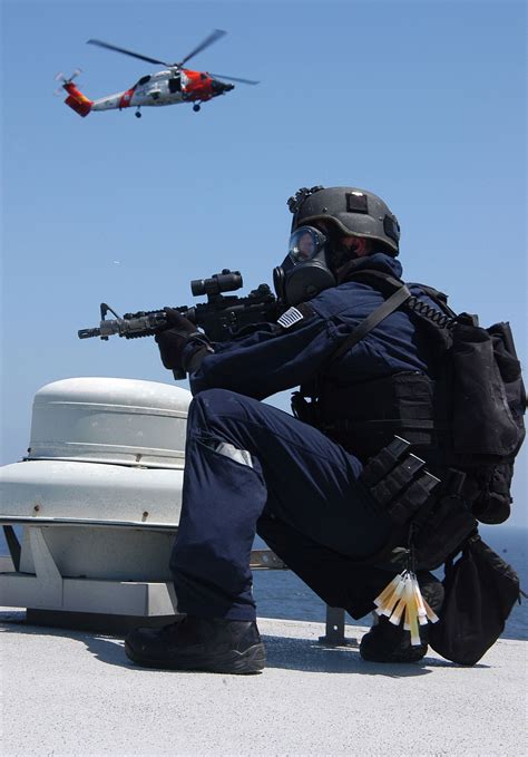 US Coast Guard Maritime Security Response Team operator on a training exercise [2,094x3,000] : r ...