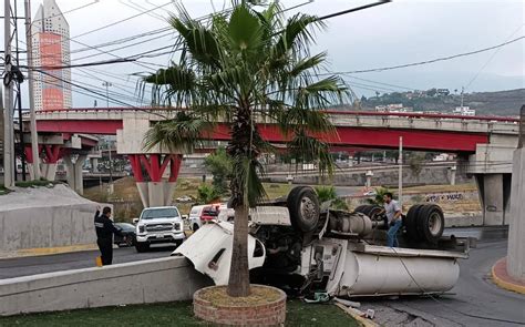 Pipa Que Transportaba Mil Litros De Agua Se Vuelca En Gonzalitos