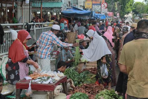 Pedagang Pasar Jadi Sasaran Pertama Vaksinasi Tahap Kedua | Cek&Ricek