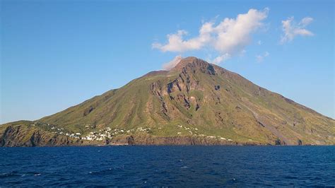 Did you know Mount Stromboli is the inspiration for Mount Doom in lord ...