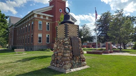 Victory Bell Wwi And Wwii Monument Montezuma Ia Montezu Flickr