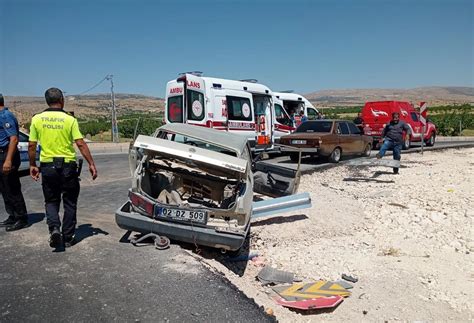 Son Dakika Malatya da iki otomobilin çarpıştığı kazada 11 kişi