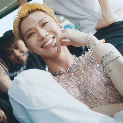 Paint Me Naked Ten Wallpapers Wallpaper Cave