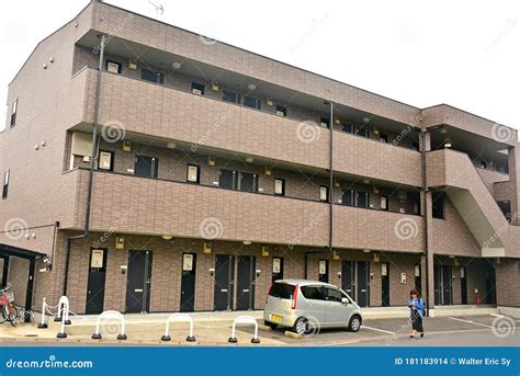 Fachada Moderna Japonesa De Apartamentos En Kyoto Japan Imagen De