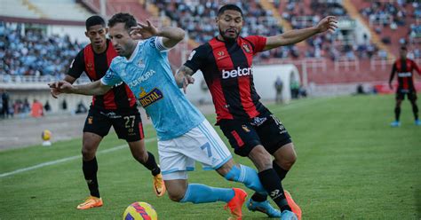 Jugadores Del Fbc Melgar Concentrados En La Victoria Arequipa Sporting