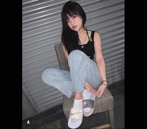 Vũ trụ hot girl thập kỷ mới vừa bước sang tuổi đã diện bikini khoe vòng một vượt cm