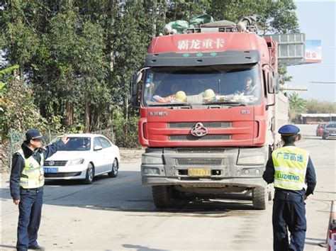 南宁严打超限超载货车 6辆“百吨王”欲上高速被拦截