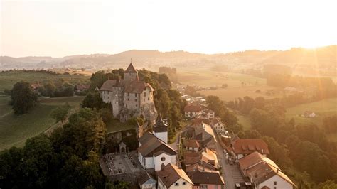 Voici 15 balades pour découvrir les châteaux et manoirs de Suisse