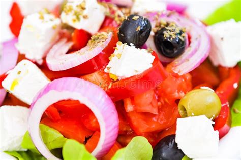 Ensalada Griega Con Verduras Frescas Queso Feta Y Aceitunas Negras Foto