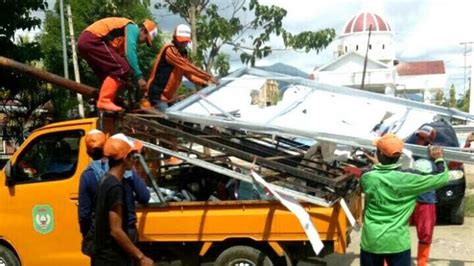 DLH Palopo Tertibkan Spanduk Jelang Penilaian Adipura Tribun Timur