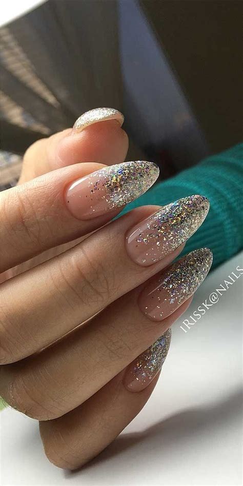 REVOLVE Manicura de uñas Uñas elegantes y sencillas Uñas bonitas y