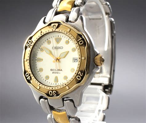 SEIKO VINTAGE QUARTZ DIVER WATCH