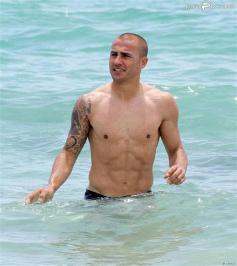 Fabio Cannavaro Profite Du Soleil Pour Exhiber Son Joli Corps