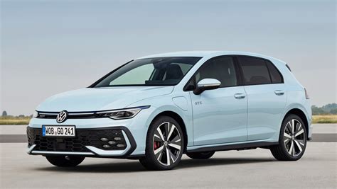 New Volkswagen Golf Updated Hatchback Lands With £27 065 Price Tag Carbuyer