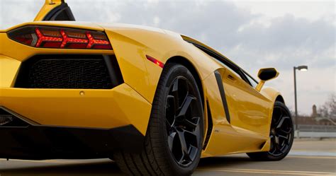 Yellow Lamborghini Aventador Wallpaper