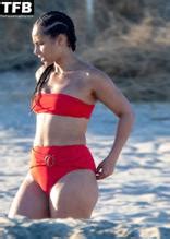 Alicia Keys Sexy Seen Flaunting Her Hot Bikini Body At The Beach In
