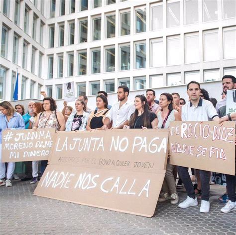 Medio centenar de jóvenes interponen demanda colectiva contra la Junta