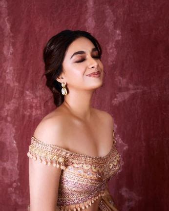 South Actress Keerthy Suresh Hot And Cute Pics In Lehnga