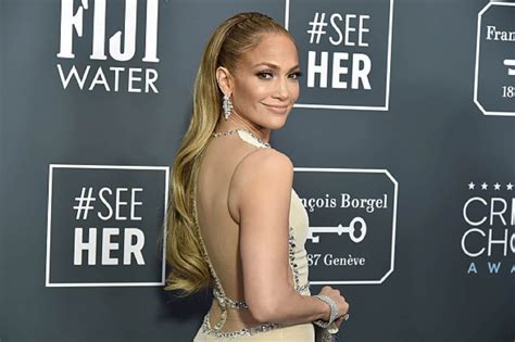 Sumo Lunges Jennifer Lopez Shows Off Toned Booty In New Swimsuit Snap