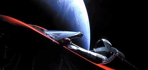 Elon Musk envía al espacio un Tesla Roadster y su Starman