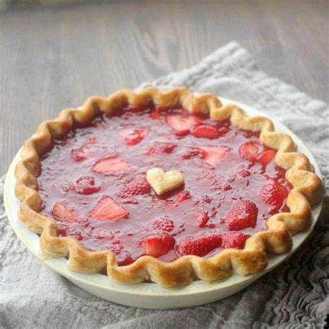 Fresh Strawberry Jello Pie With Graham Cracker Crust Baker Bettie