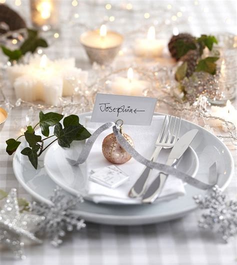 35 Christmas Table Settings You Gonna Love - DigsDigs