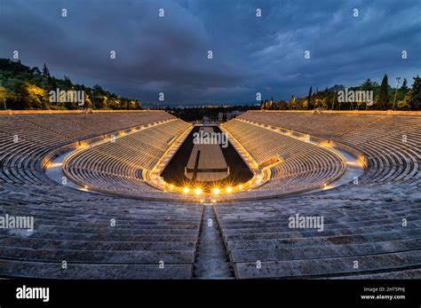 Sports in ancient greece hi-res stock photography and images - Alamy