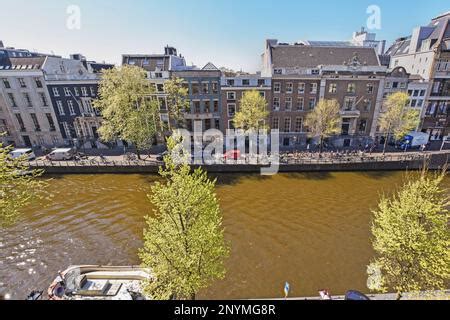 Amsterdam Pa Ses Bajos De Abril De Algunos Coches Aparcados